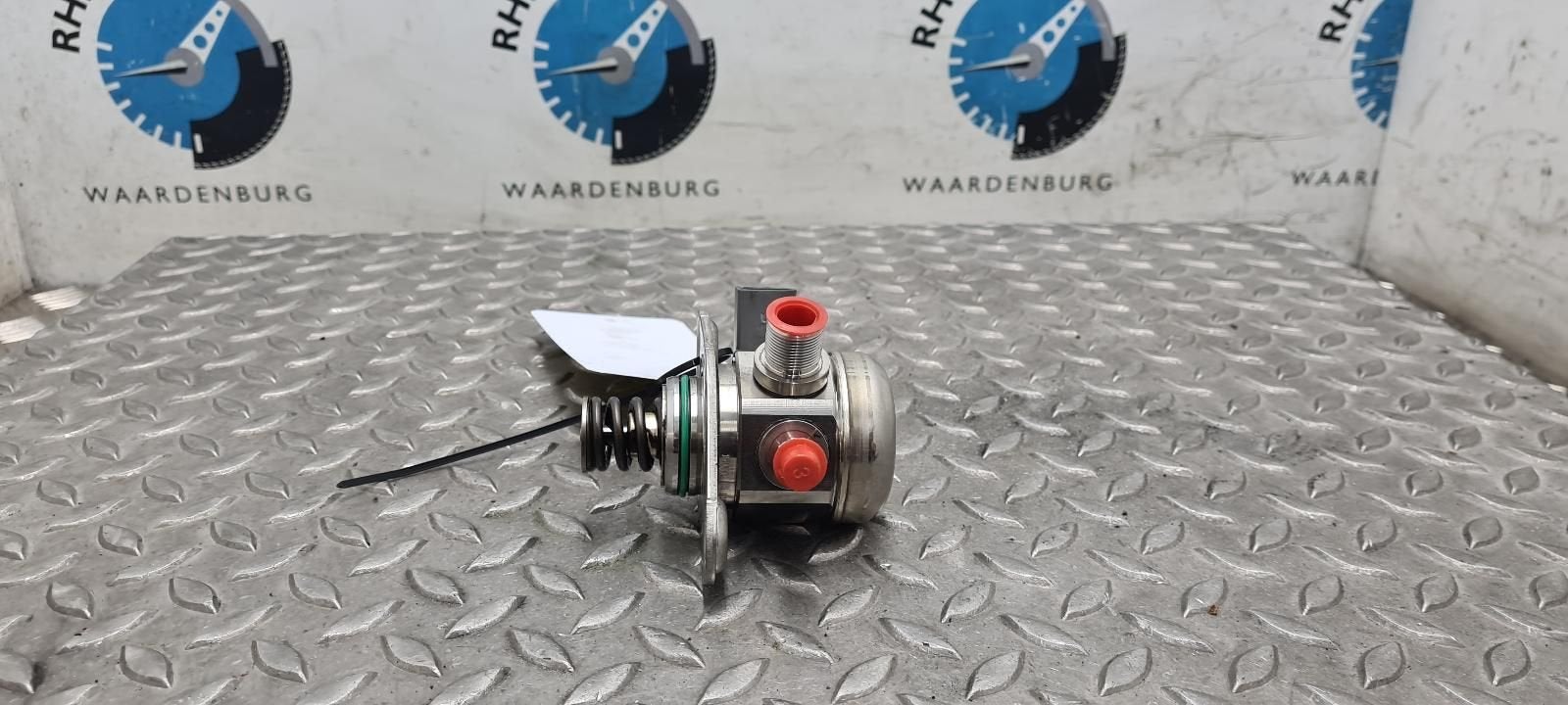 MERCEDES C-CLASS BRANDSTOF POMP VOOR DE INJECTOR 2015, Ophalen of Verzenden, Gebruikt, Stiba lid