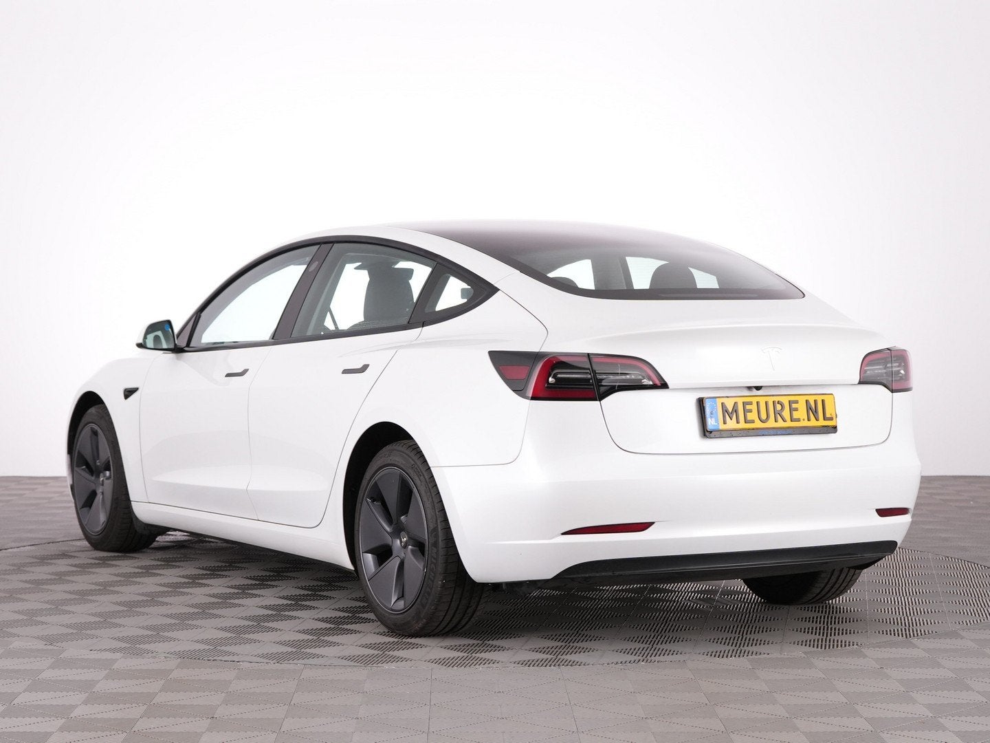Tesla Model 3 RWD *SOH 96%* PANORAMADAK | LEDER | CAMERA, Automaat, 12 maanden, Gebruikt, 1 kg