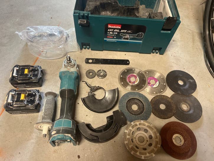 Makita DGA504RT3J Haakse Slijper met Accu's en Schijven, Doe-het-zelf en Verbouw, Gereedschap | Slijpmachines, Ophalen of Verzenden
