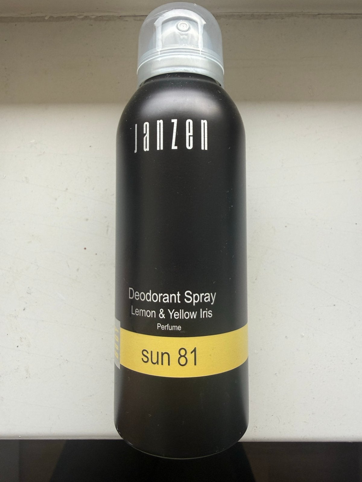Janzen Deodorant Spray Sun81 Lemon & Yellow Iris 150ml, Sieraden, Tassen en Uiterlijk, Ophalen of Verzenden, Nieuw, Deodorant of Bodyspray