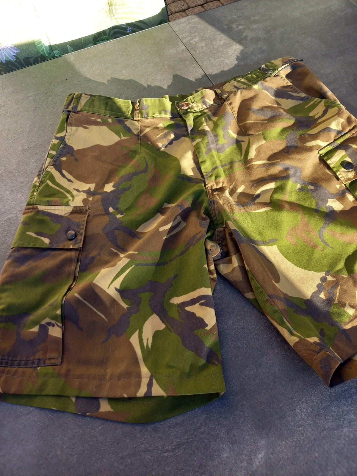 1x camouflage korte broek zomer, Ophalen of Verzenden