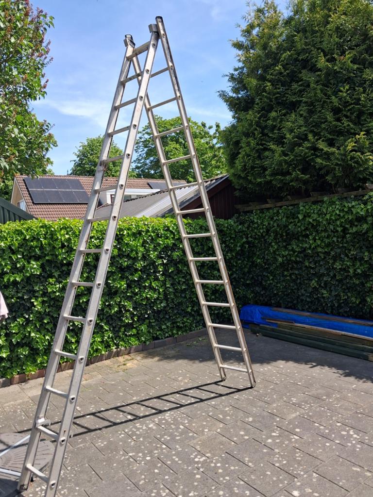 Ladder. Altrex., Doe-het-zelf en Verbouw, Ladders en Trappen, Ophalen, Gebruikt, Opvouwbaar of Inschuifbaar, 2 tot 4 meter