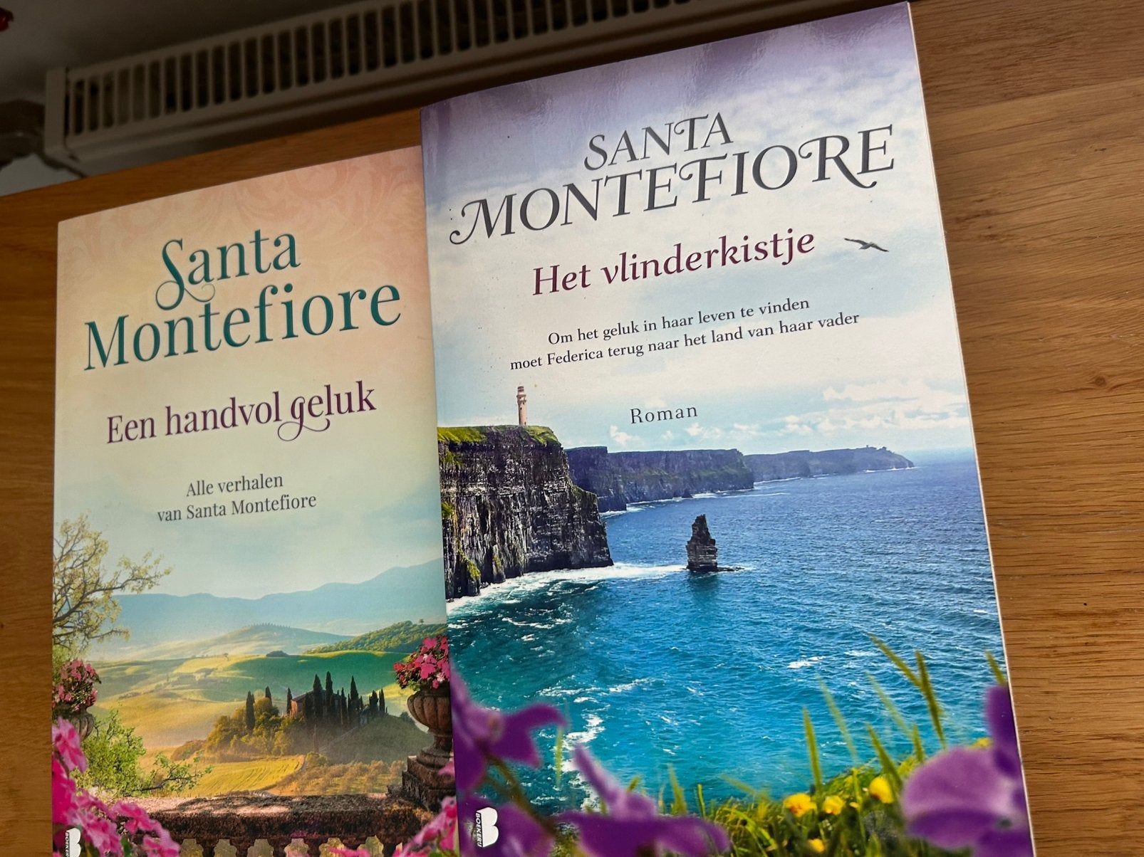 Santa Montefiore 2 stuks, Ophalen of Verzenden, Zo goed als nieuw