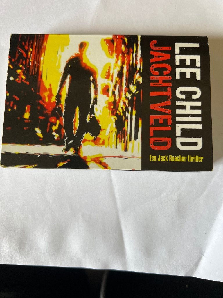 Lee Child – Jachtveld Dwarsligger 207, Ophalen of Verzenden, Zo goed als nieuw, Lee Child