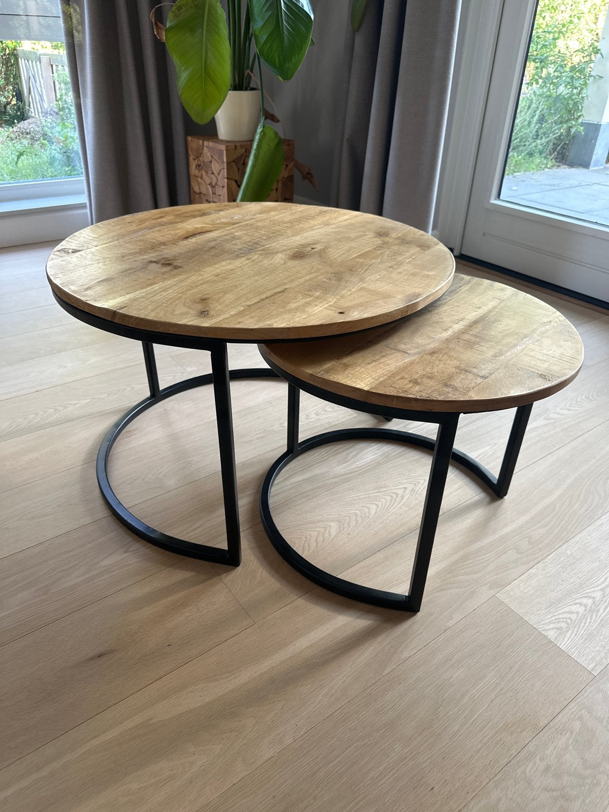 Set van 2 mango houten salontafels - Nieuwprijs €129, Ophalen, Gebruikt, Rond, 50 tot 100 cm