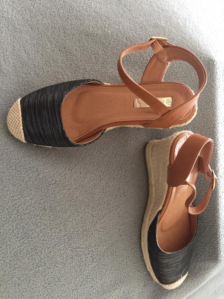 Espadrilles, Verzenden, Gedragen, Espadrilles of Moccasins