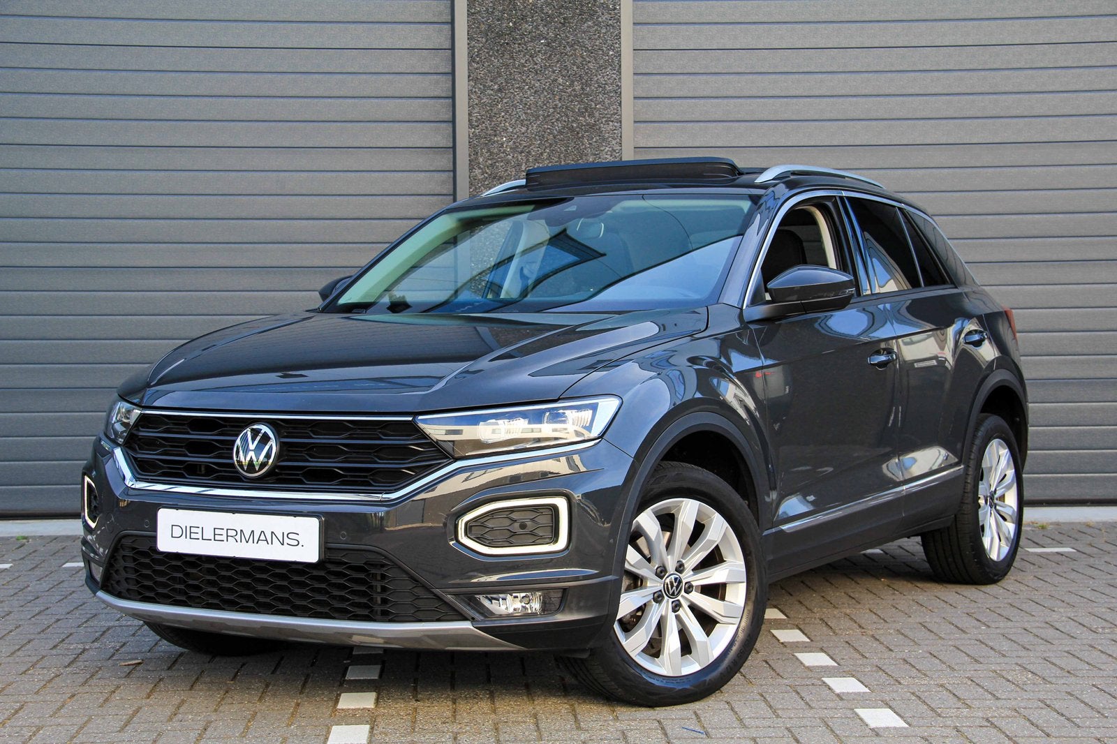 Volkswagen T-Roc 1.5 TSI DSG | Pano | Vol in de opties, 15 km/l, 1498 cc, Zwart, 4 cilinders