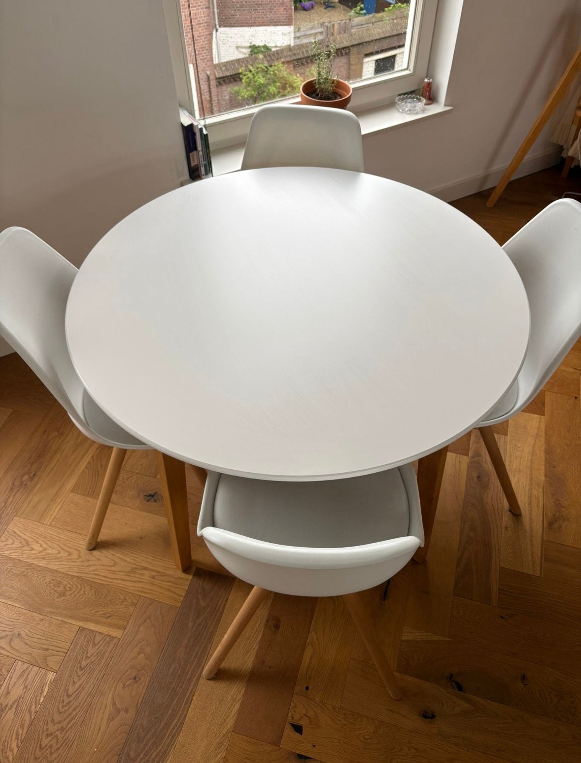 Houten Ronde Eettafel JEGIND (met stoelen), Ophalen, Rond, 100 tot 150 cm