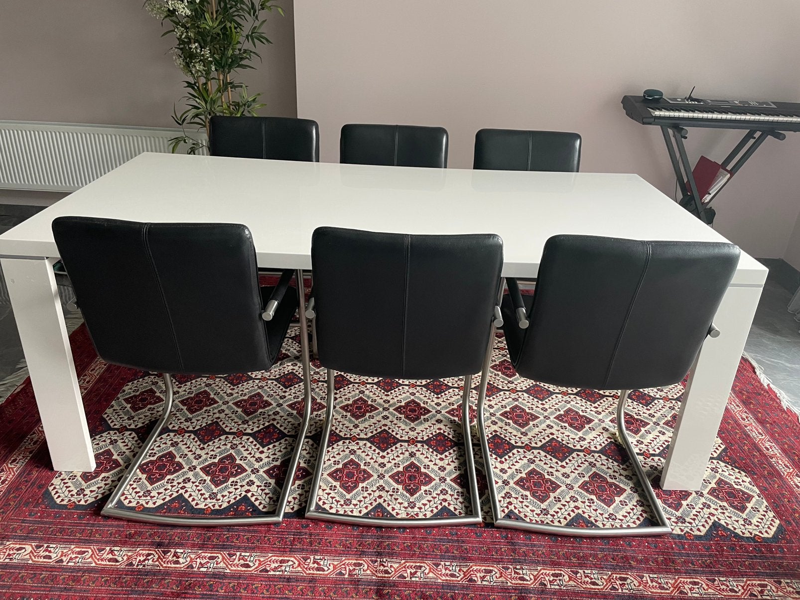 Eettafel 6 eetstoelen, Soundbar, 70 watt of meer, Zo goed als nieuw, Overige spelers