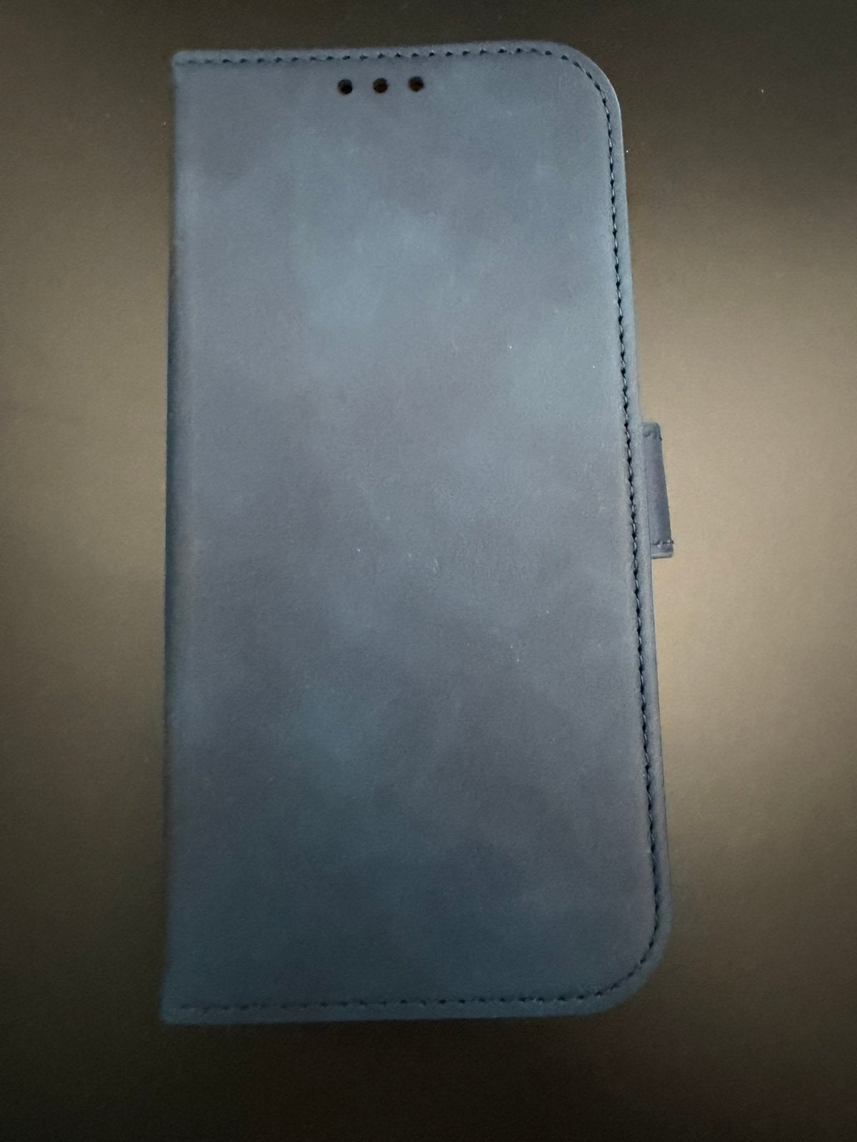 Blauwe leren flipcase voor iPhone 15 Pro, Pasjeshouder, Blauw, Ophalen of Verzenden, Zo goed als nieuw