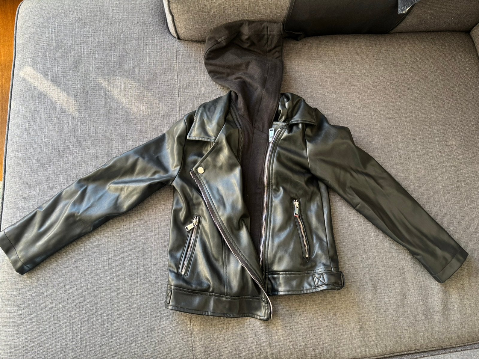 Guess kids imitatie leren jasje zwart. Nieuw. Maat 10, Kinderen en Baby's, Ophalen of Verzenden, Nieuw, Meisje, Jas