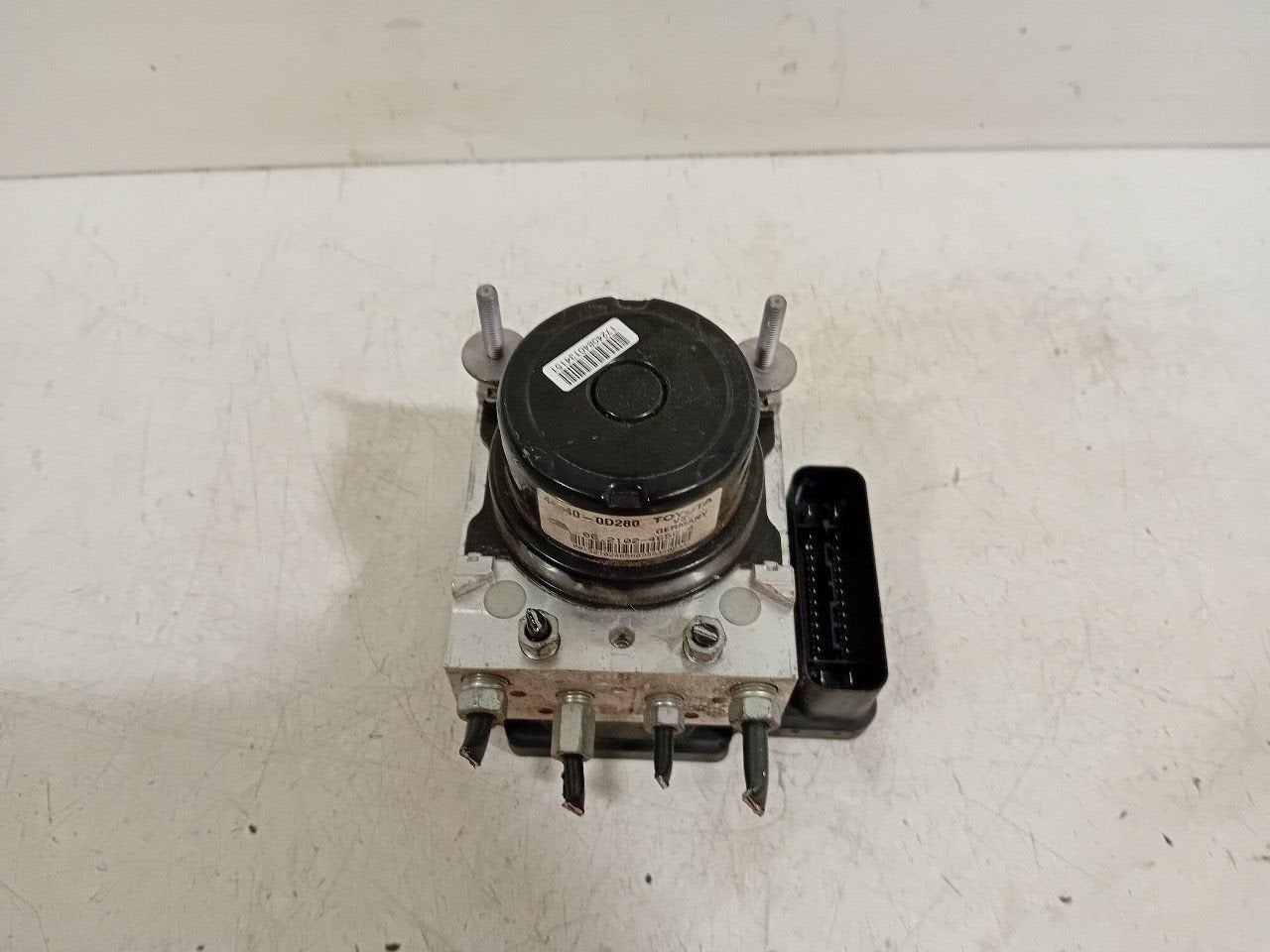 Abs pomp Toyota Yaris, Onderdelen@venauto.nl, Van der Ven Autorecycling B.V., Gebruikt, Ettenseweg 76, 4706 PB Roosendaal, The Netherlands