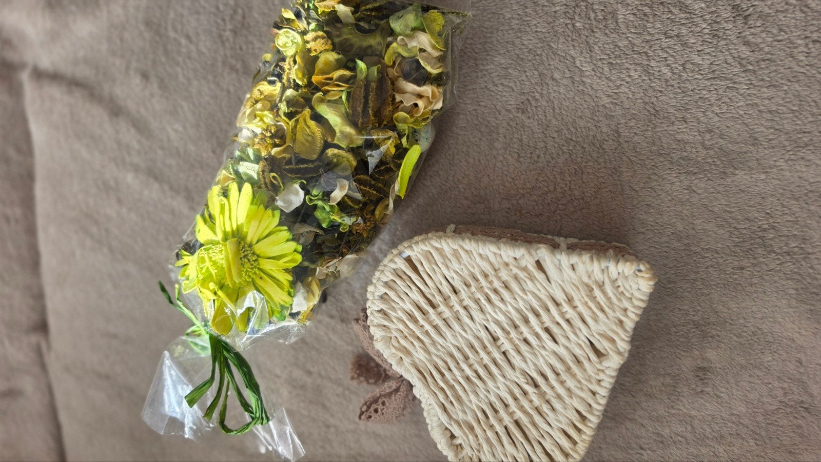 Schattig sieradenkistje met gedroogde bloemen, Huis en Inrichting, Beige, Nieuw, Ophalen of Verzenden, Landelijk