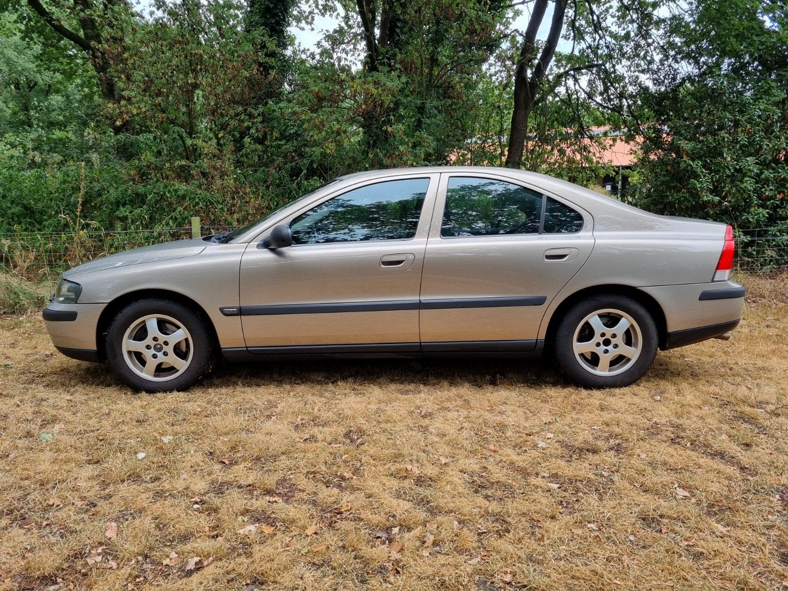 Volvo S60 2.4 140PK AUT 2004 Beige, S60, Beige, 75 €/maand, 2435 cc
