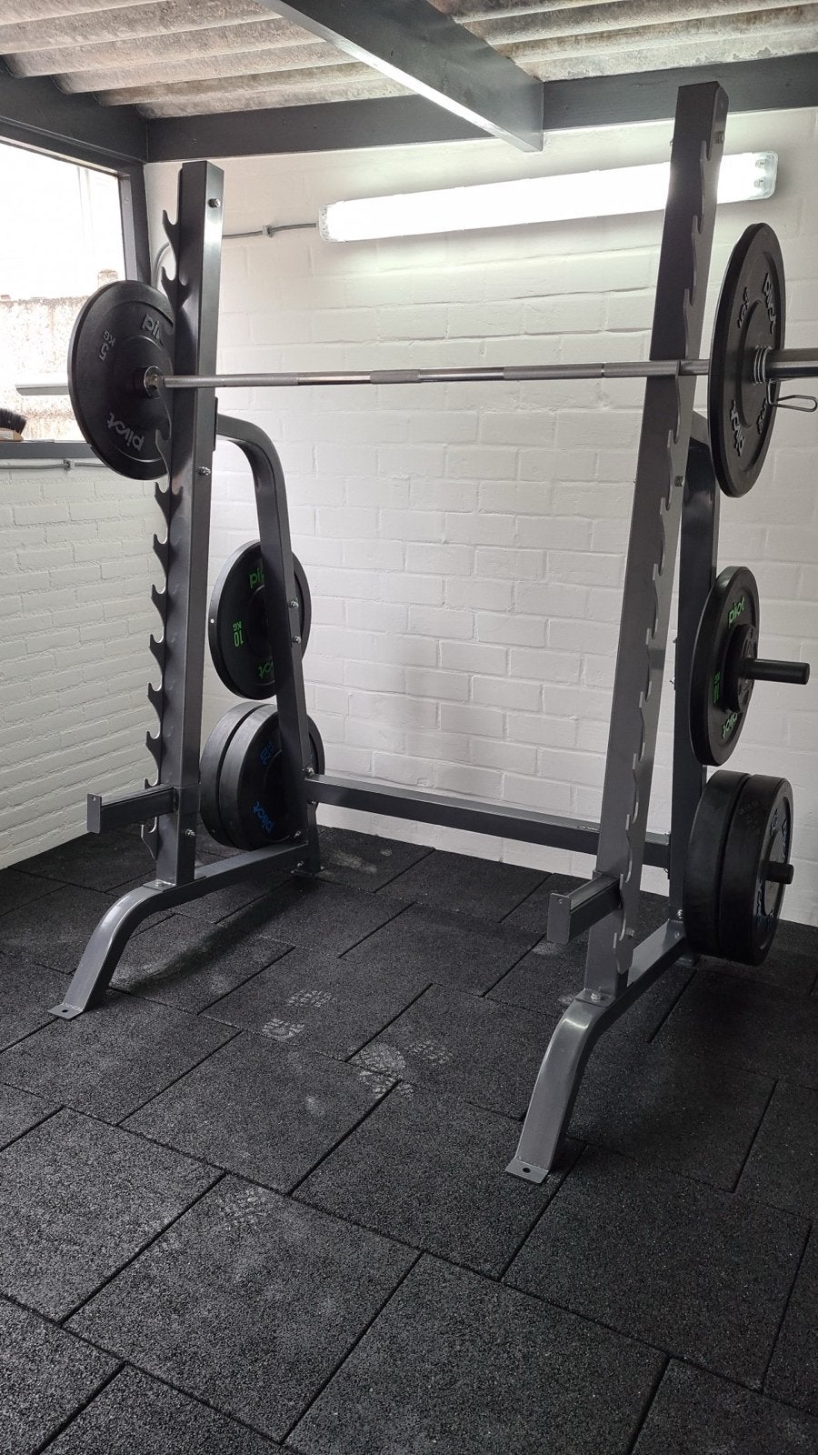 Squat rack met barbell en gewichten, Ophalen, Krachtstation, Zo goed als nieuw, Metaal
