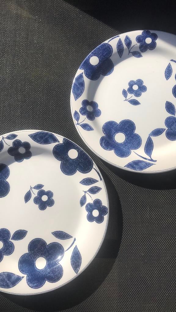 2 Dinerborden blauw-wit gebloemd - NIEUW, Nieuw, Ophalen of Verzenden, Bord(en), Overige stijlen