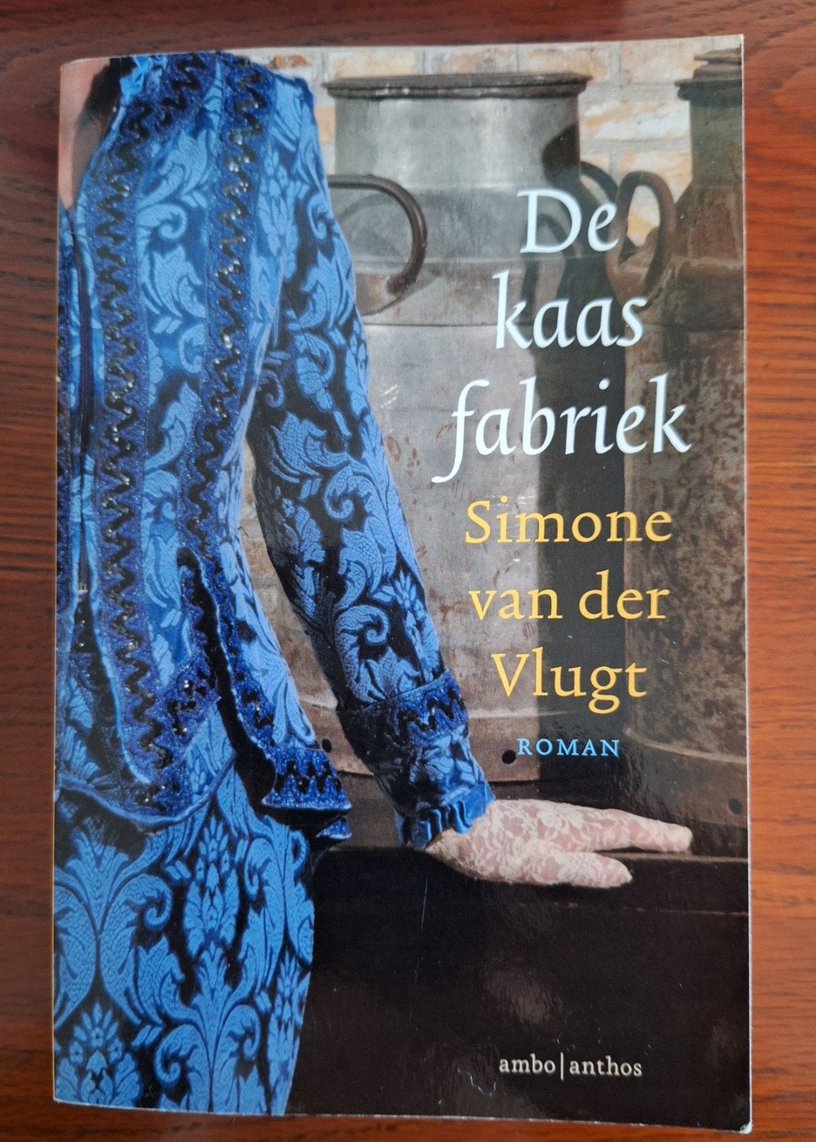 Simone van der Vlugt - De kaasfabriek, Boeken, Historische romans, Zo goed als nieuw, Ophalen of Verzenden