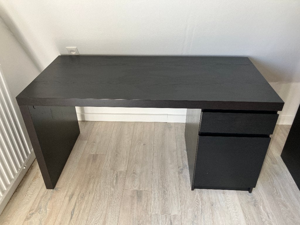 Ikea Malm bureau zwart, Huis en Inrichting, Bureaus, Ophalen, Zwart, Gebruikt, 48 cm