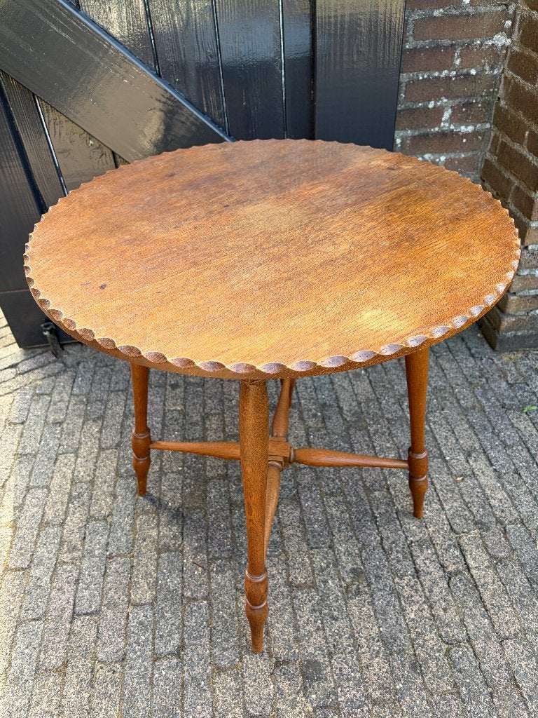 Klassieke ronde eiken salontafel met gekartelde rand, 100 tot 150 cm, Eikenhout, Rechthoekig, 50 tot 100 cm