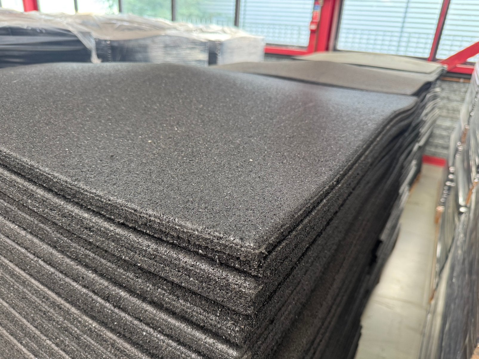 Foto 3 van Fitness Tegels 100 x 100 x 1.5cm €12.50,- per stuk!