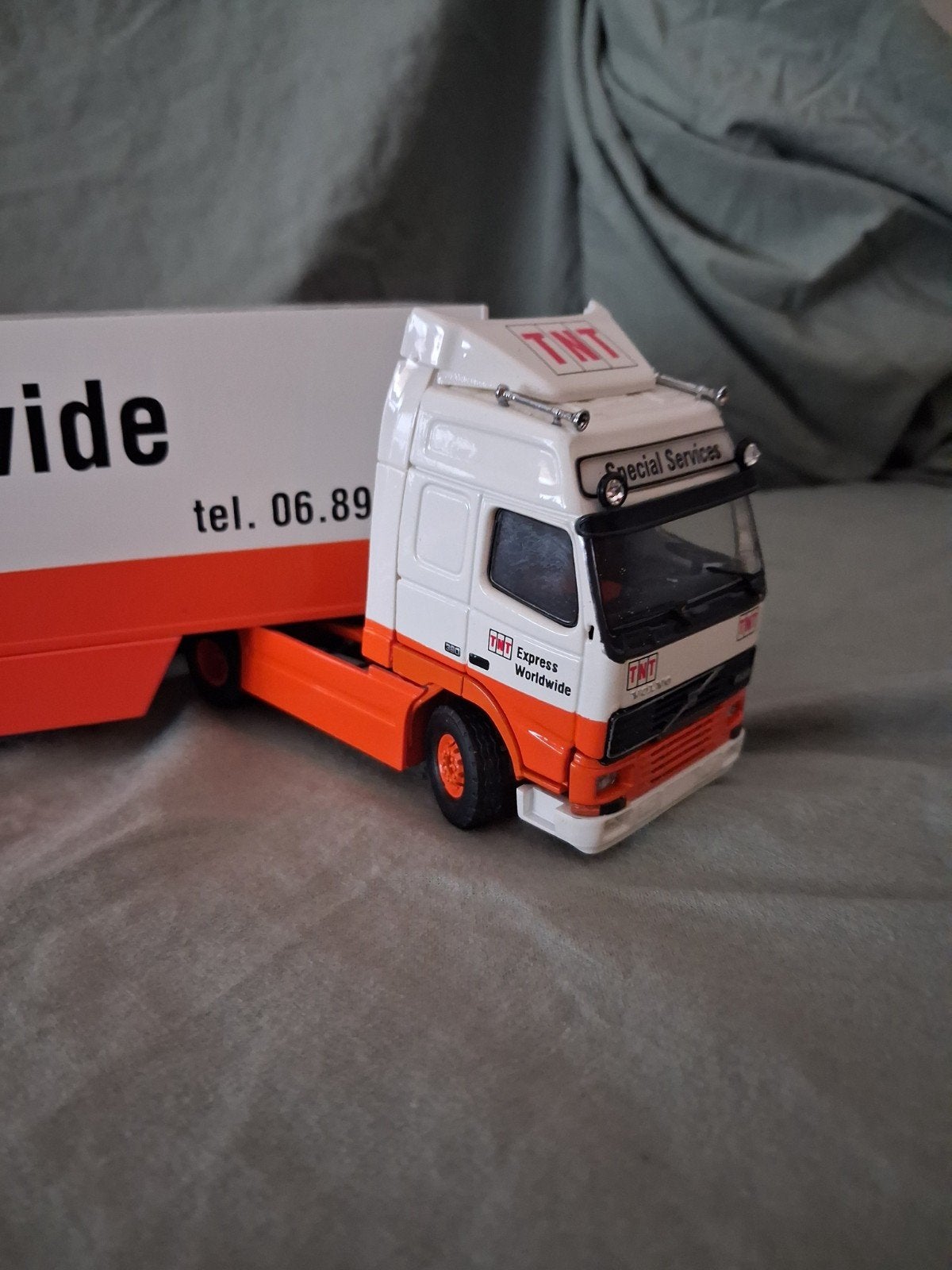 TNT Express Worldwide Volvo FH12 vrachtwagen model, Overige merken, 1:32 tot 1:50, Ophalen of Verzenden, Zo goed als nieuw