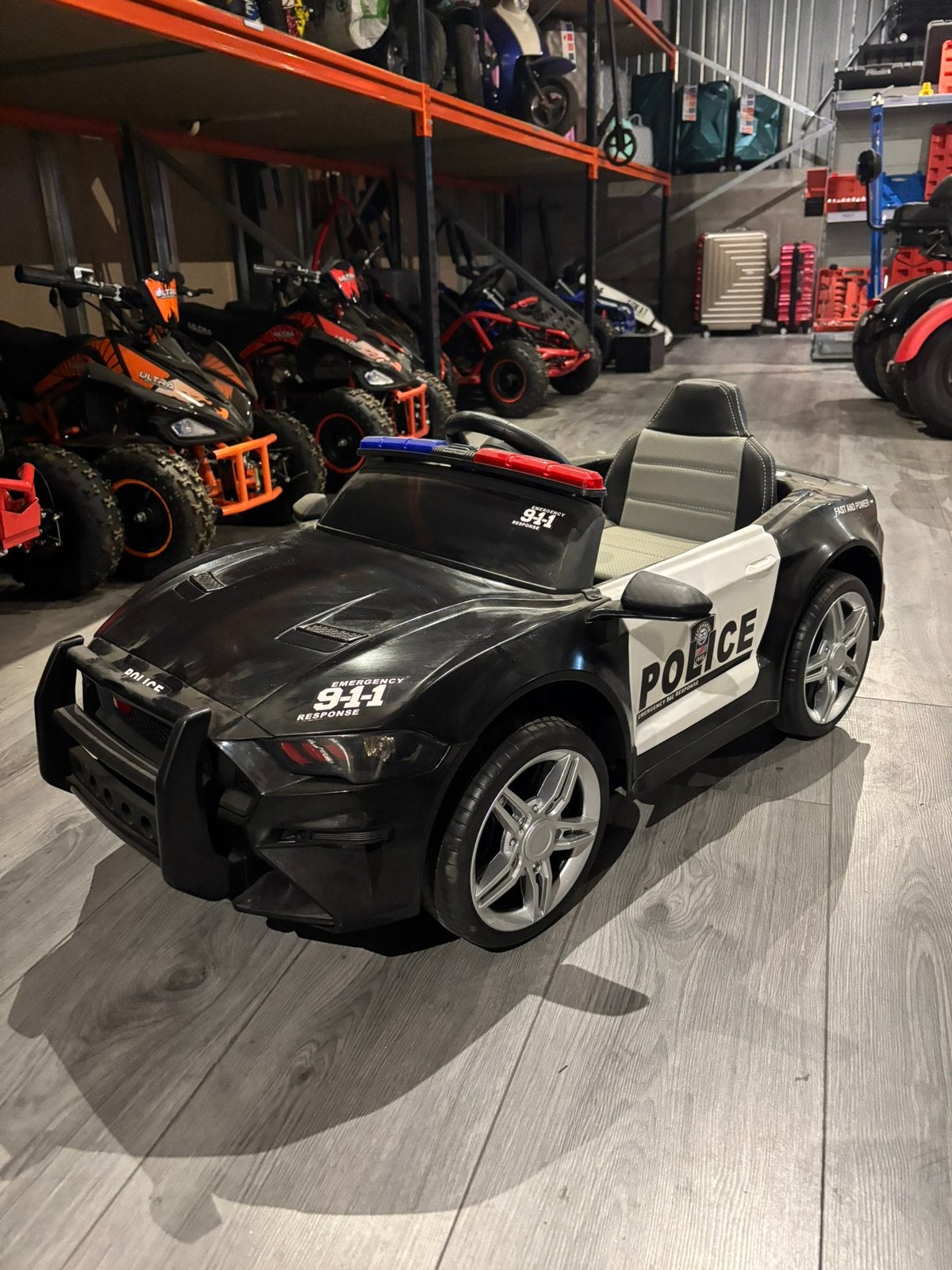 ‼️Nieuw‼️Ford Mustang Elektrische Politie Kinderauto op Accu, Dr.Nolenslaan 157E 6136GM Sittard, Ford, Nieuw, Ophalen of Verzenden