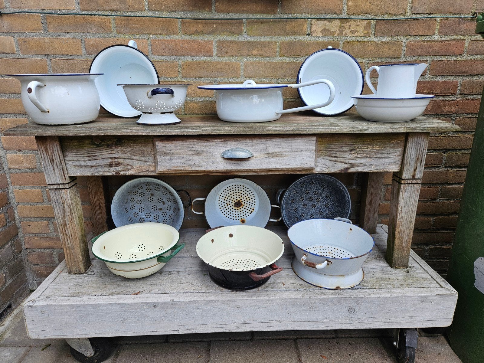 collectie vintage emaille keukengerei en potten, Ophalen