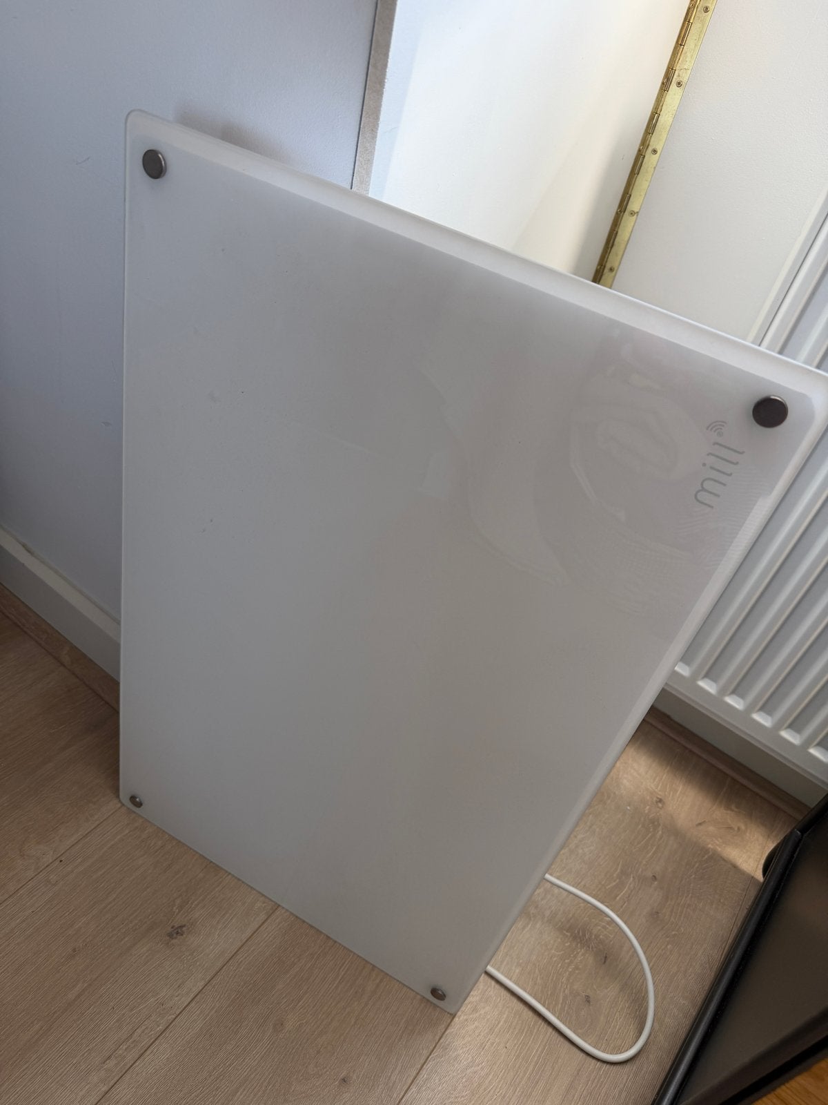Mill WiFi radiator met glazen frontplaat 600W, Doe-het-zelf en Verbouw, Verwarming en Radiatoren, Ophalen, 30 tot 80 cm, 500 tot 800 watt