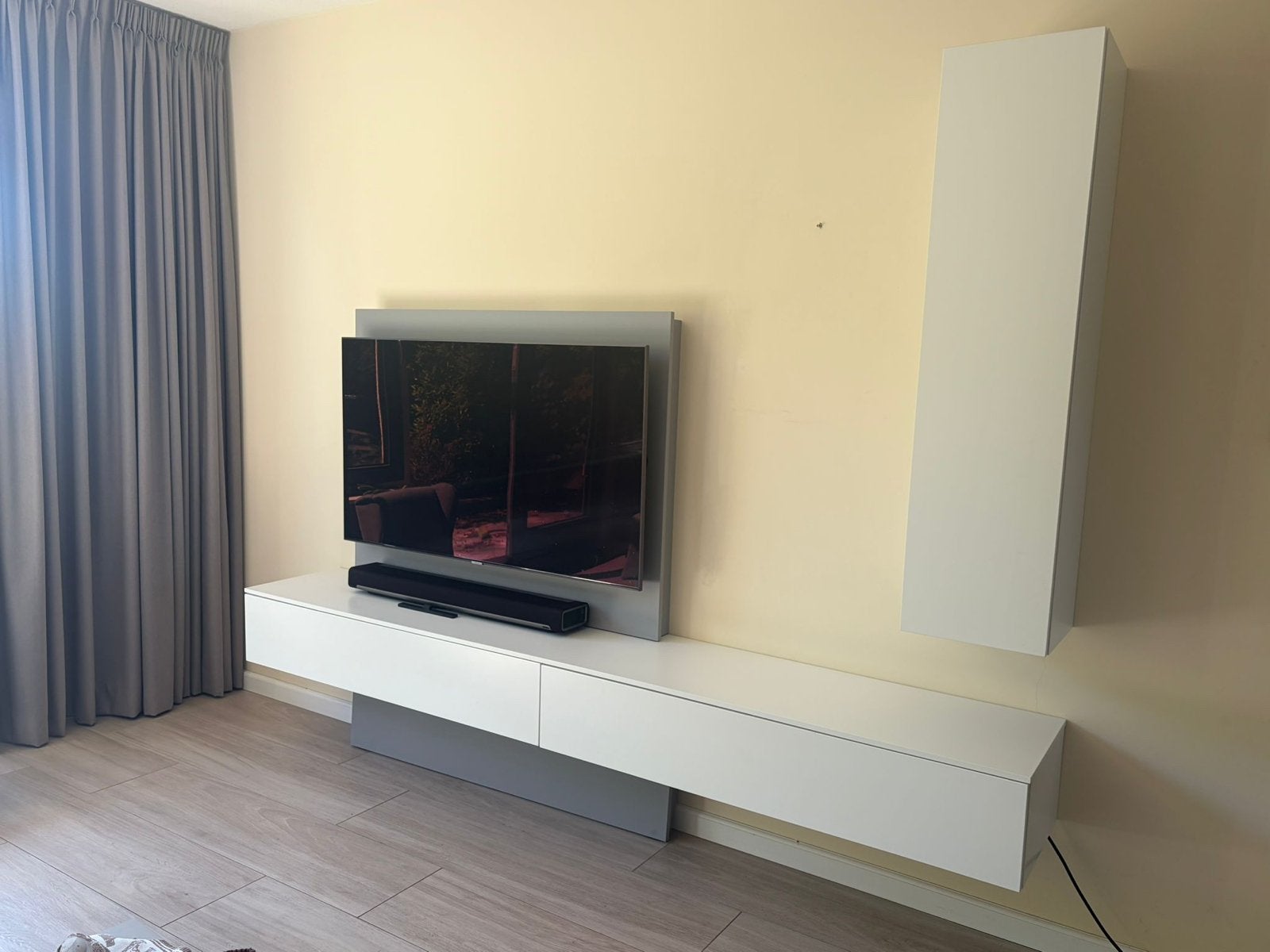 Stijlvol TV-meubel met hangkast - 256cm breed, Ophalen, Gebruikt, 200 cm of meer, Minder dan 100 cm
