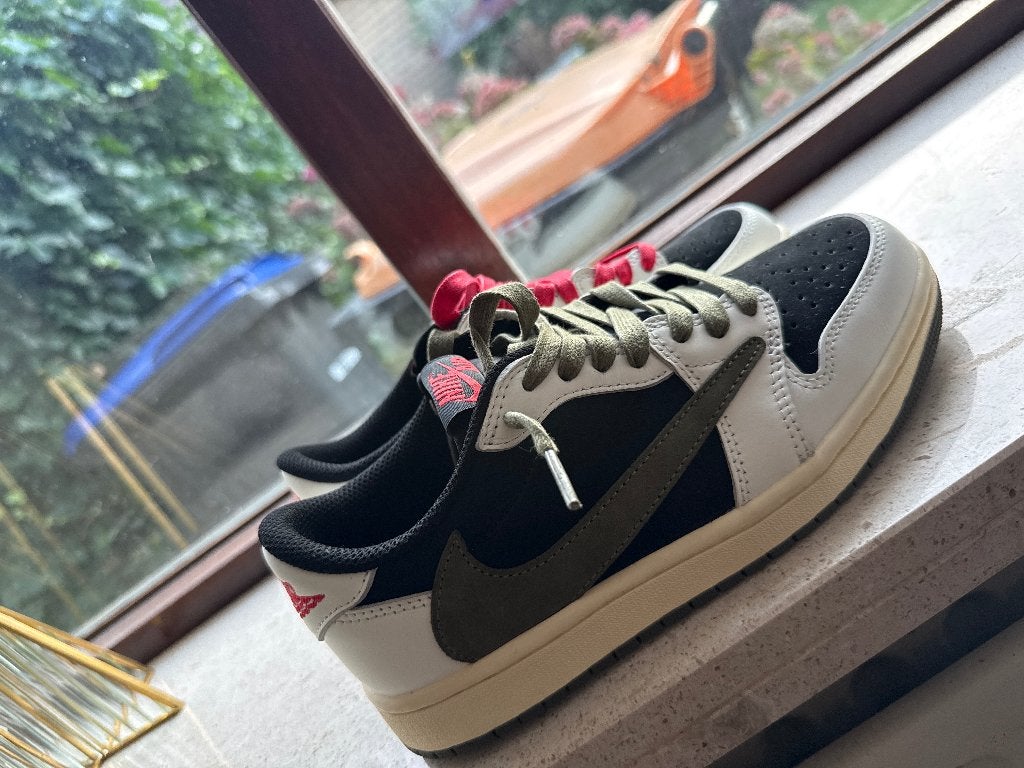 Travis scott Olive, Ophalen of Verzenden, Nieuw, Overige kleuren