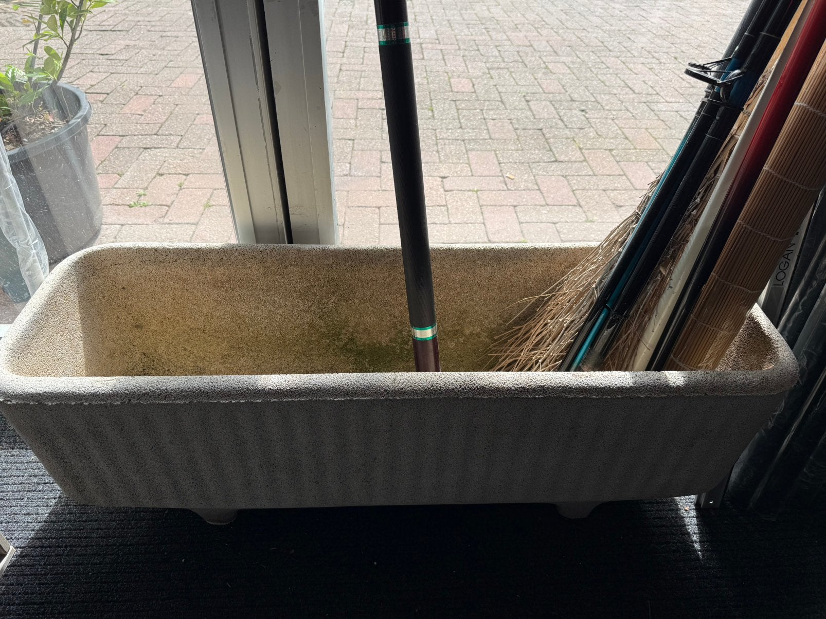 Bloemenbak beton plantenbak, Tuin en Terras, Bloembakken en Plantenbakken, Ophalen of Verzenden, Zo goed als nieuw, Rond, Tuin
