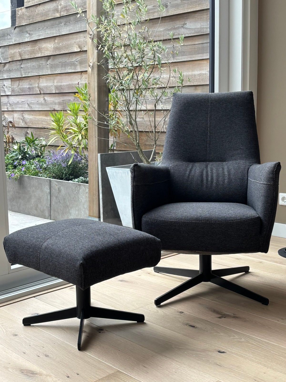 Xooon Matera draaifauteuil en voetenbank, Ophalen, 75 tot 100 cm, Zo goed als nieuw, Stof