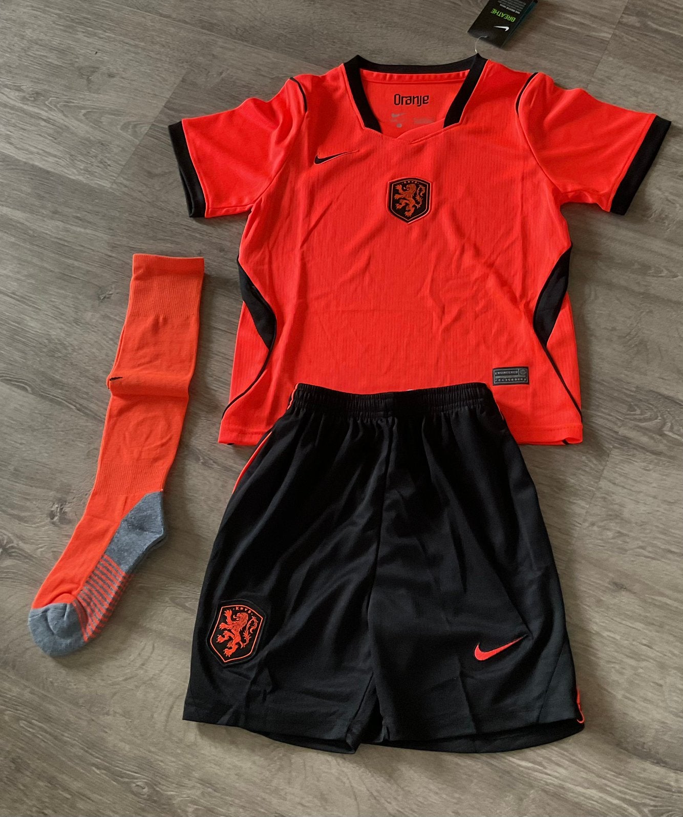 Nederlands elftal tenue oranje nieuw 128, Maat XS of kleiner, Ophalen of Verzenden, Zo goed als nieuw, Set