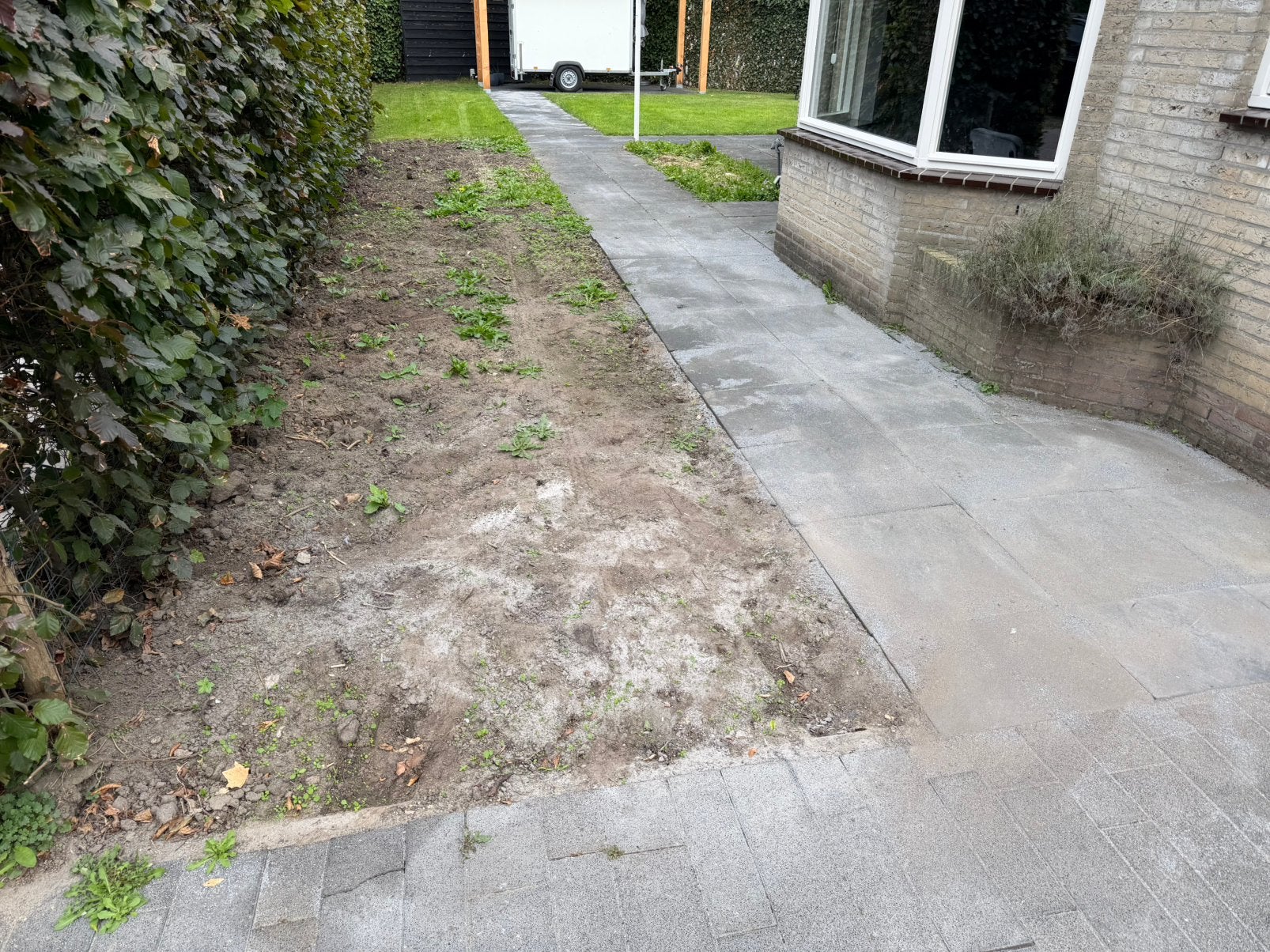Gezocht: stratenmaker tuin Arkel, Bestrating