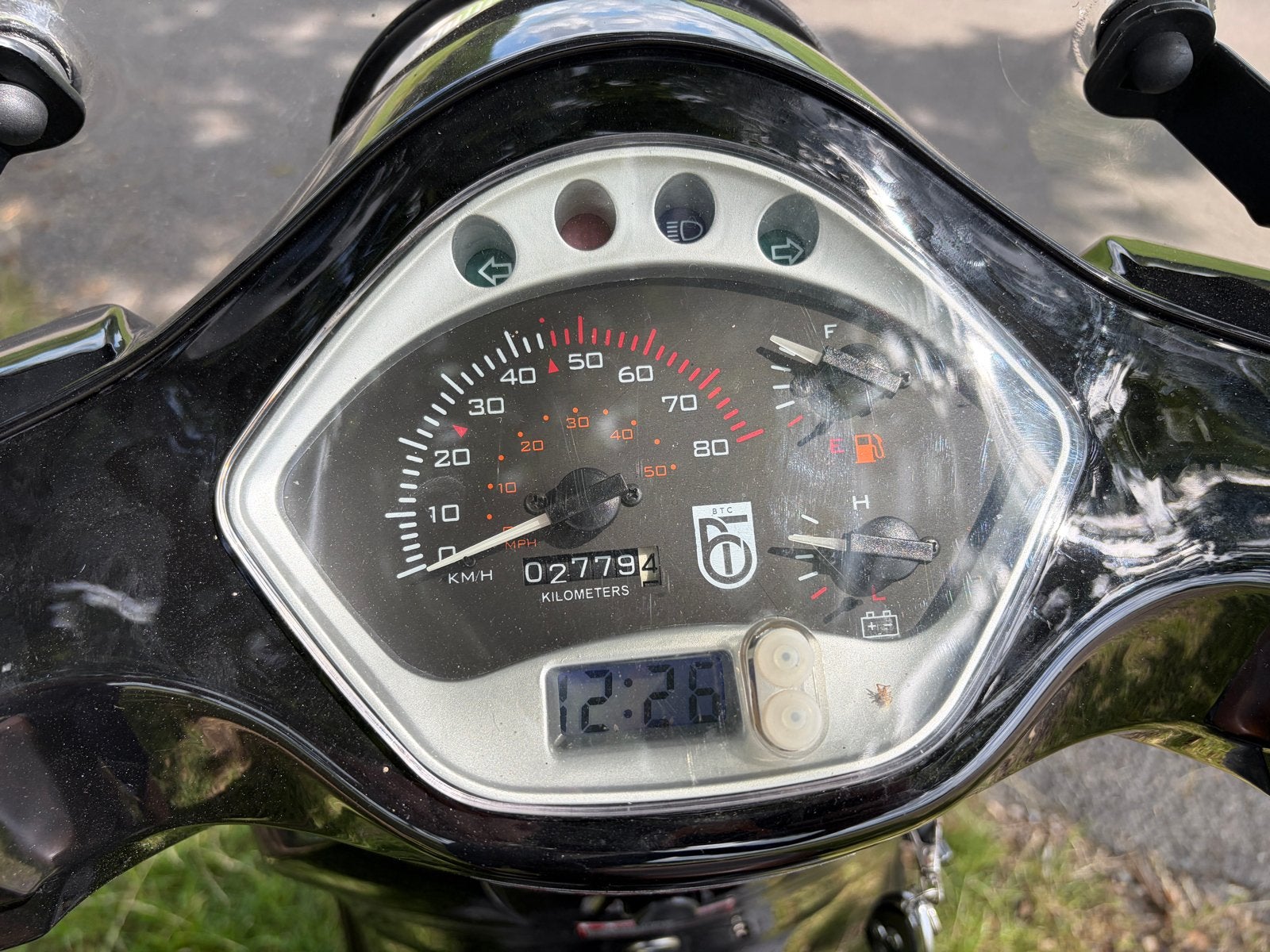 Zo goed als nieuwe scooter, 50cc (evt. 45cc brommer), Fietsen en Brommers, Ophalen, Zo goed als nieuw, Benzine, Overige merken