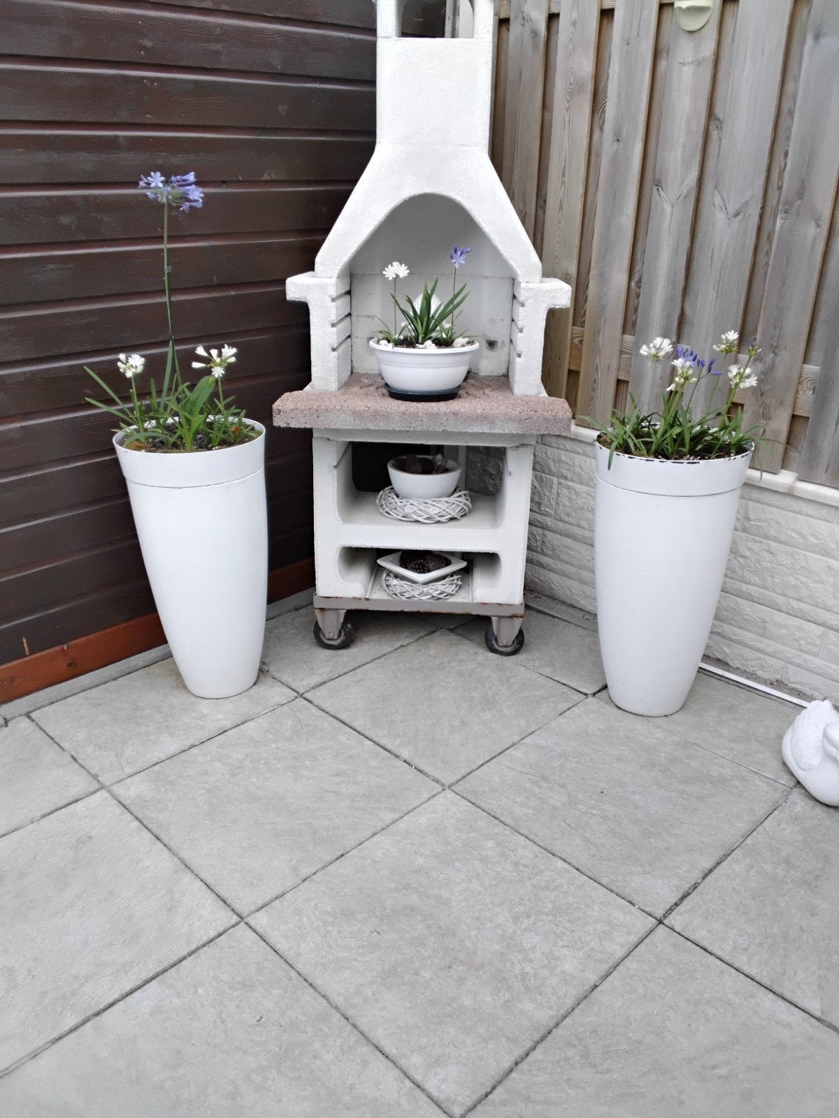 Betonnen buitenhaard BBQ, Ophalen, Gebruikt, Met accessoires