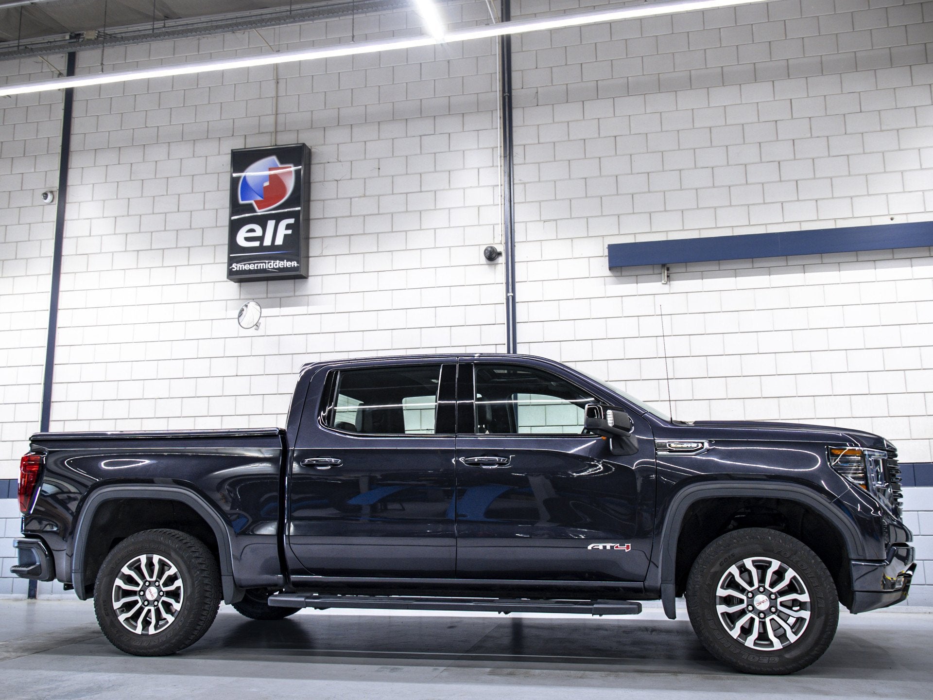 GMC SIERRA 1500 | AT4 | Titanium Rush (bj 2023), Auto's, Dealer onderhouden, Gebruikt, 2525 kg, 426 pk