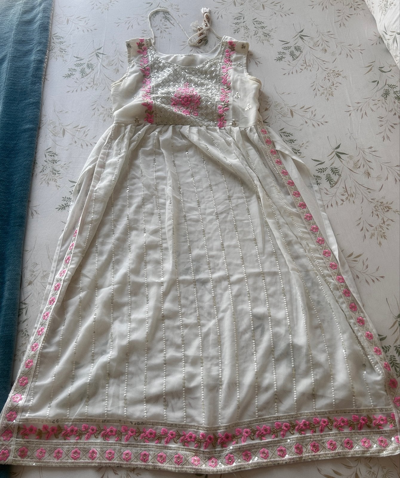 Witte Indiase jurk met roze borduursels en broek - size - M, Maat 38/40 (M), Wit, Ophalen of Verzenden, Zo goed als nieuw