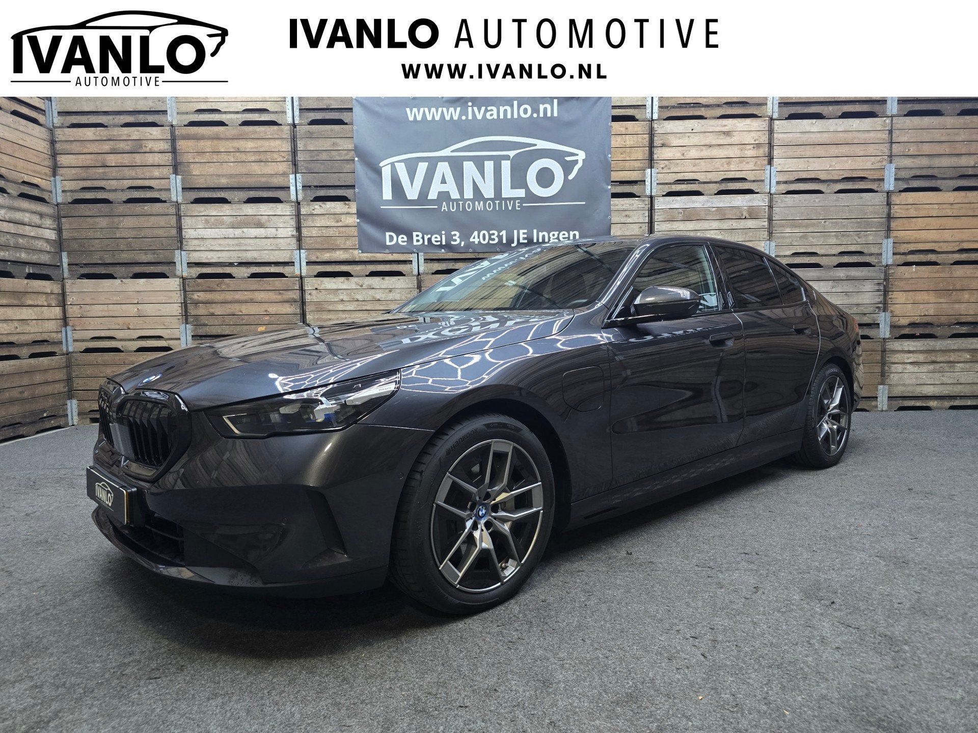 BMW 5-serie 550e xDrive Leder Clima LED Camera Carplay 19"LM, Auto's, Automaat, Dealer onderhouden, Gebruikt, 2000 kg