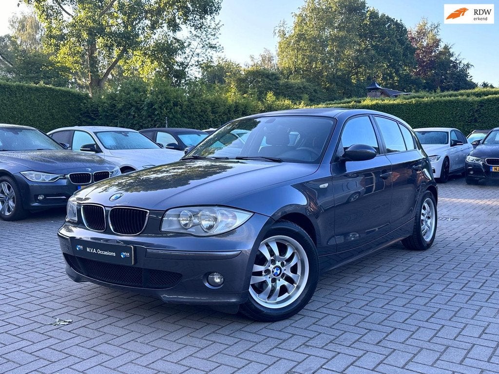 BMW 1-serie 118i|Nieuwe Ketting + Klepseals|Automaat|Airco|C, Auto's, BMW, Zwart, 4 cilinders, 129 pk, 650 kg