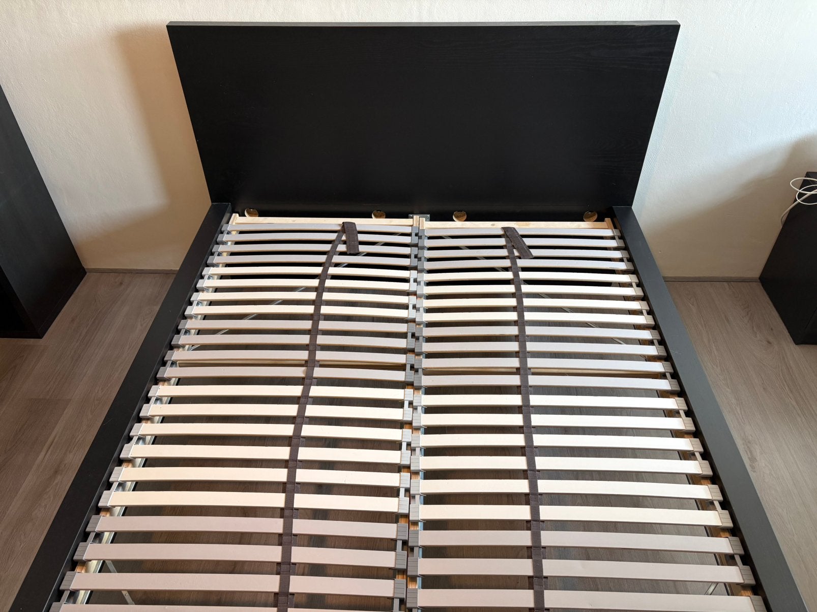 MALM bedframe 140x200 cm - inclusief lattenbodems, Huis en Inrichting, Slaapkamer | Bedden, Ophalen, Zwart, Tweepersoons, 140 cm