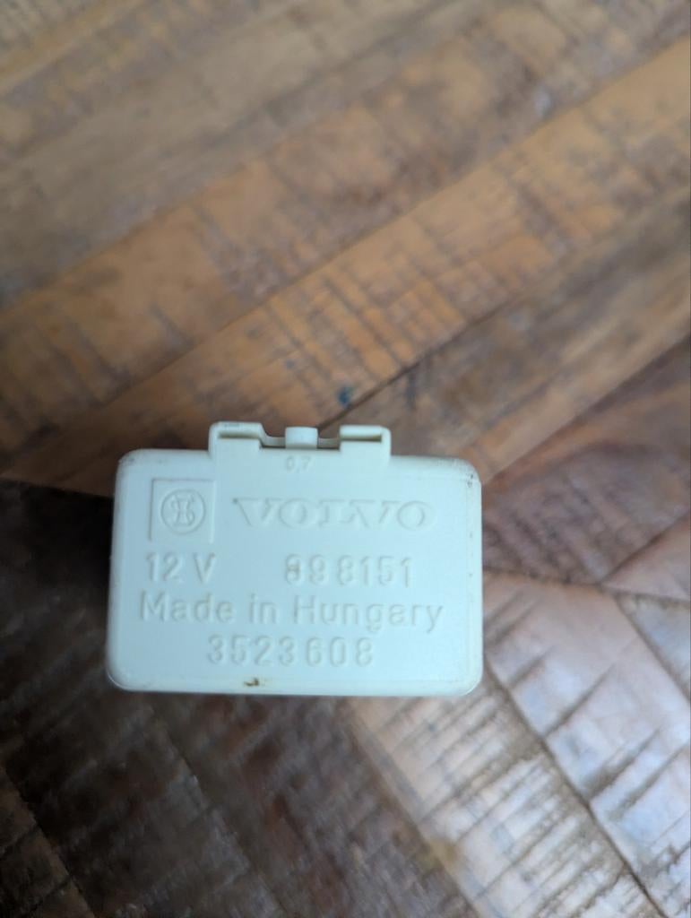 Relais Brandstofpomp L-H Jetronic Volvo 240/260/740/760/940, Ophalen of Verzenden, Gebruikt, Volvo