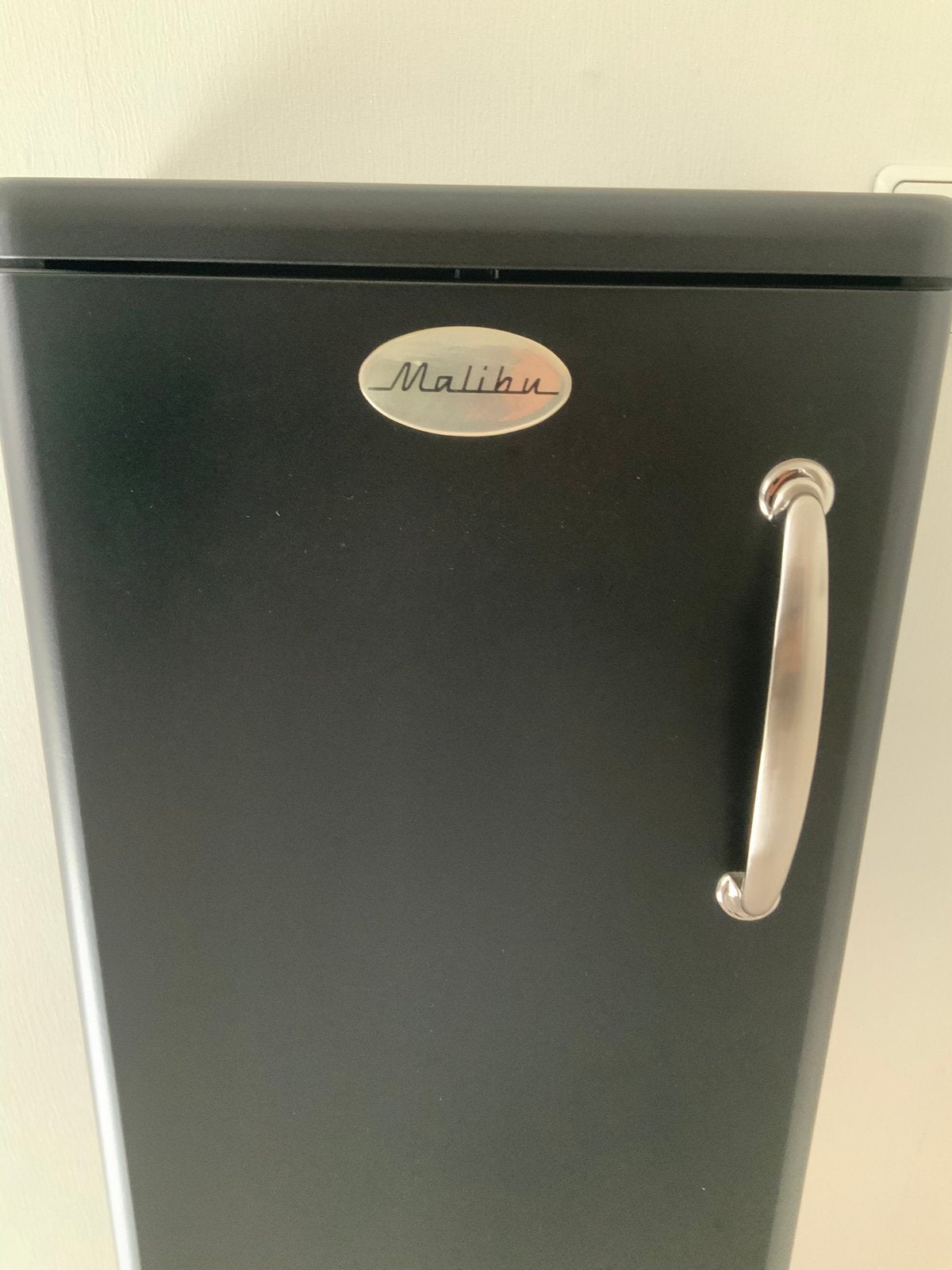 Design Kastje merk Malibu, Ophalen, Zo goed als nieuw