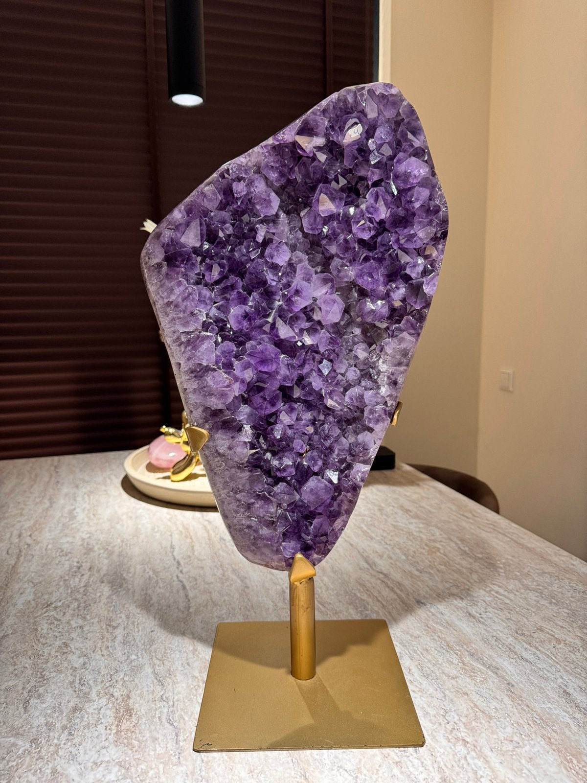 Amethist op standaard Cluster - groot pronkstuk - 57cm, Ophalen, Mineraal
