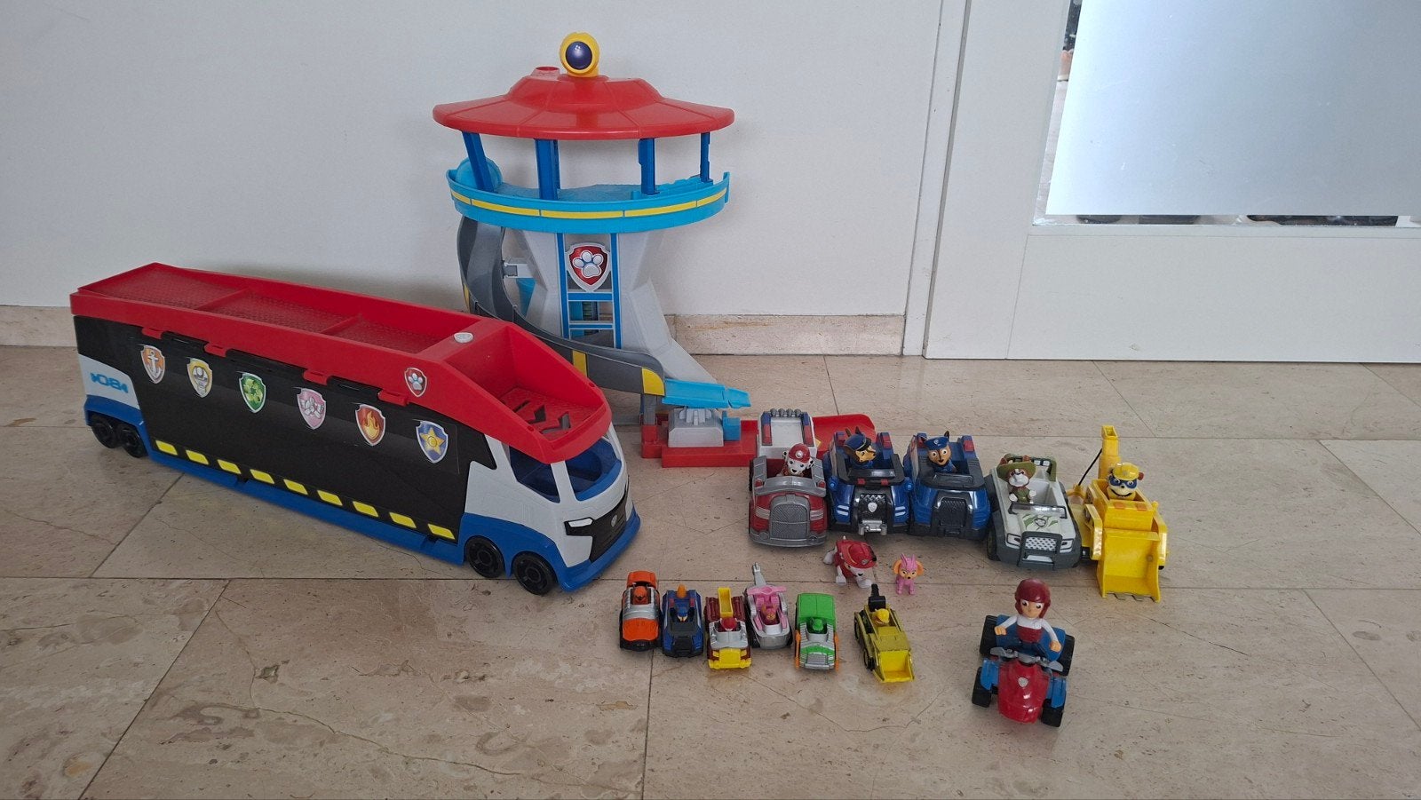 paw patroller, uitkijktoren, Ryder en veel pawpatrol auto's, Ophalen of Verzenden, Zo goed als nieuw