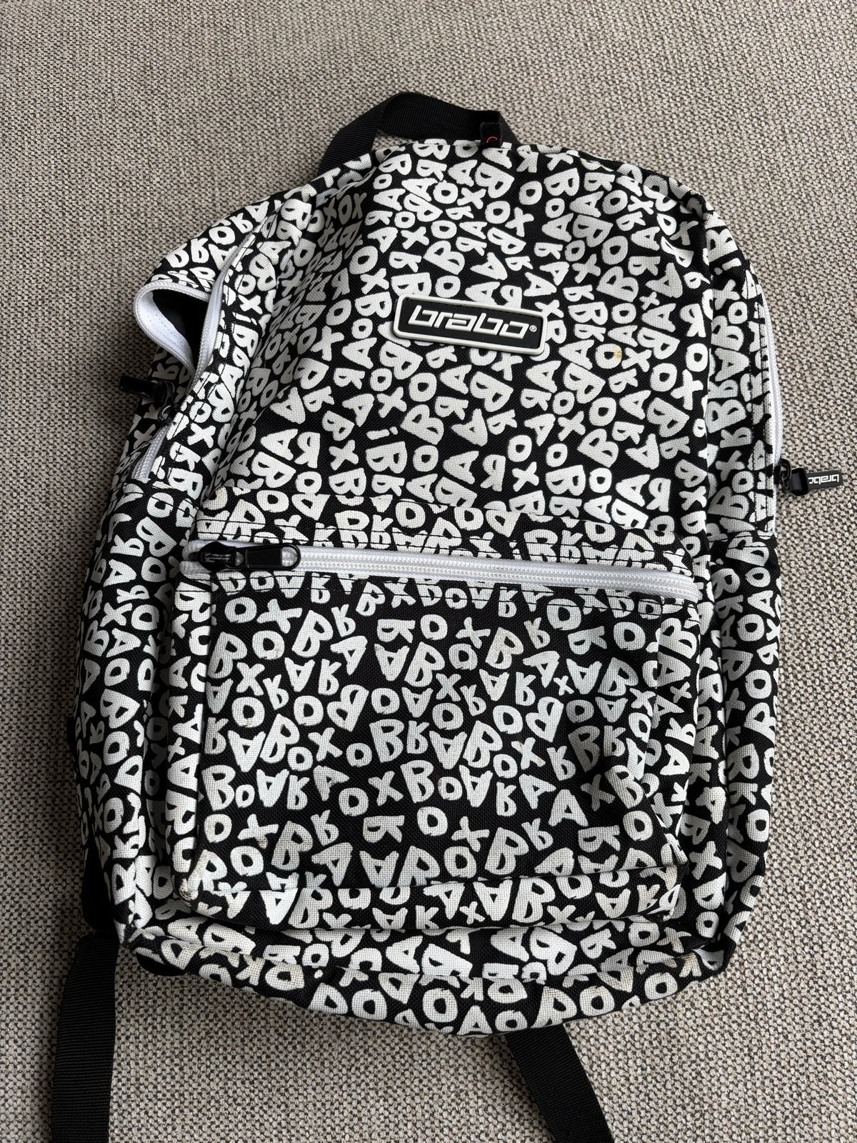Brabo hockey rugzak zwart-wit met letters, Gebruikt, Minder dan 25 cm, 30 tot 45 cm, Ophalen