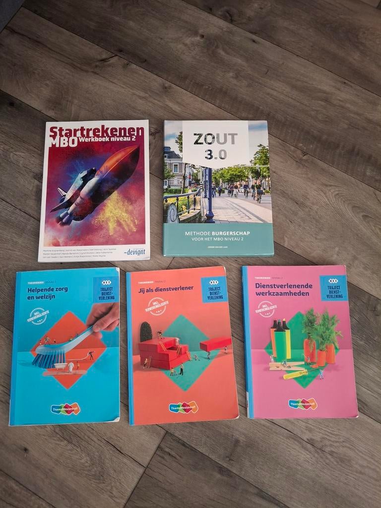 Schoolboeken helpende, Boeken, Schoolboeken, Ophalen of Verzenden, Zo goed als nieuw, Overige niveaus