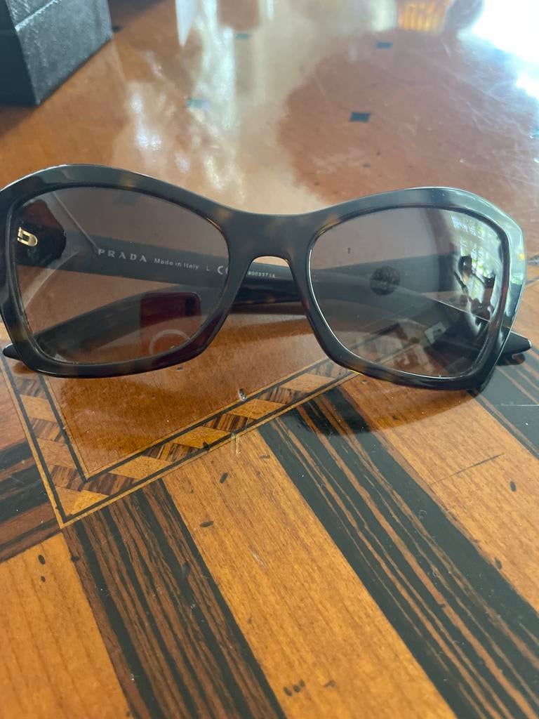 Prada Zonnebril - Bruin Schildpadpatroon met Hoesje, Zonnebril, Ophalen of Verzenden, Zo goed als nieuw, Prada