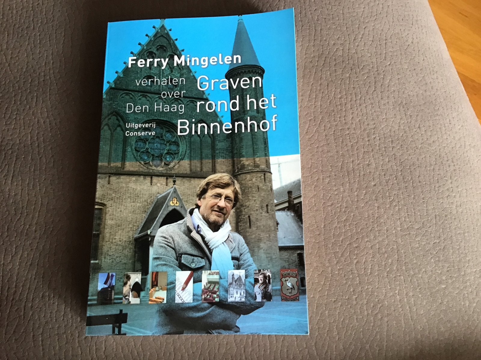 Ferry Mingelen: Verhalen over Den Haag rond het Binnenhof, Ophalen of Verzenden, 20e eeuw of later, Zo goed als nieuw