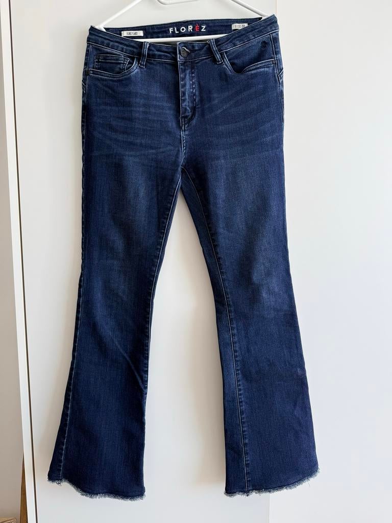 Florez flare jeans spijkerbroek - M, Kleding | Dames, Spijkerbroeken en Jeans, Ophalen of Verzenden, Zo goed als nieuw, Blauw